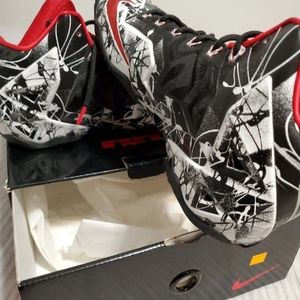 Lebron XI Graffiti Sneakers